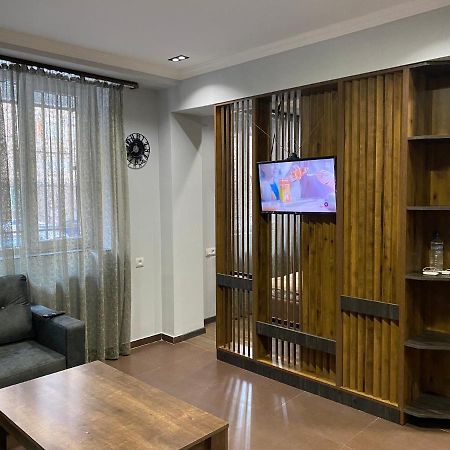 One Central Apartment Yerevan Bagian luar foto