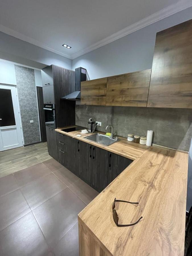 One Central Apartment Yerevan Bagian luar foto