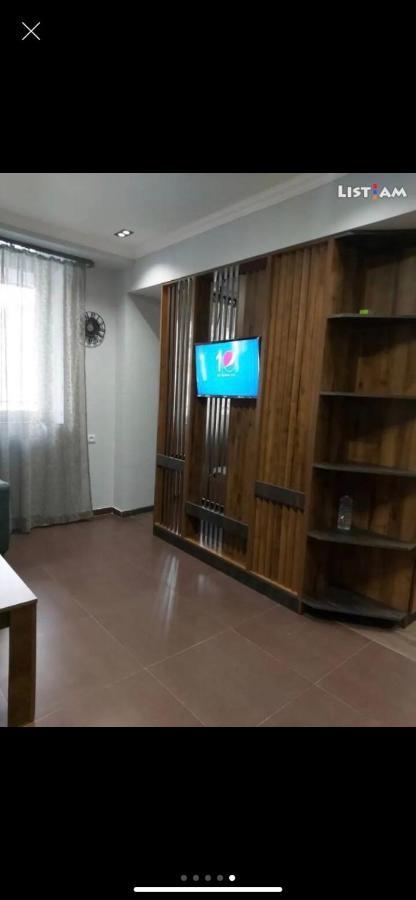 One Central Apartment Yerevan Bagian luar foto