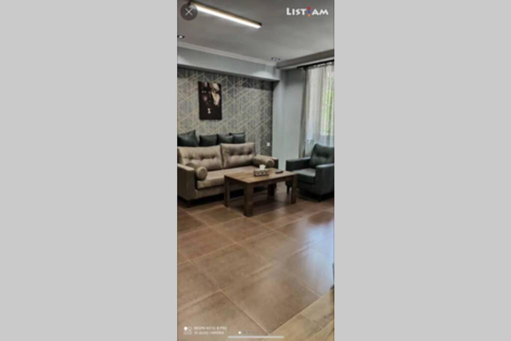 One Central Apartment Yerevan Bagian luar foto