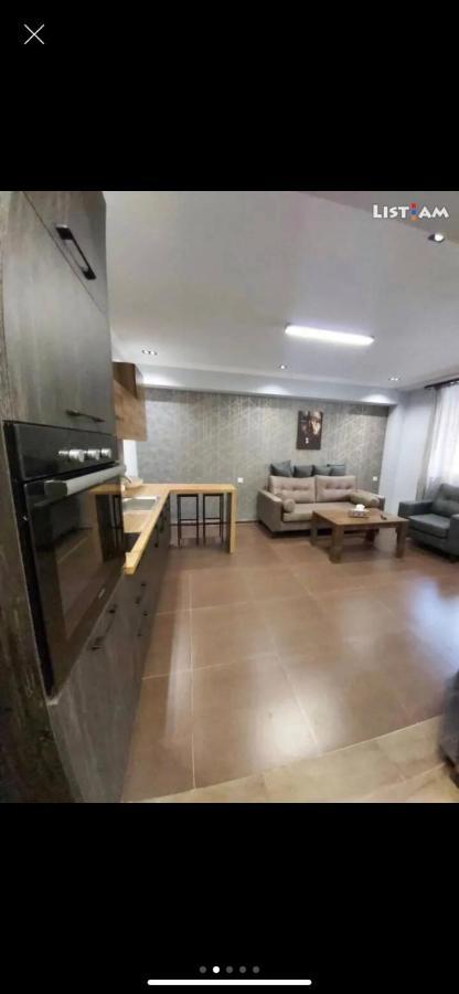One Central Apartment Yerevan Bagian luar foto