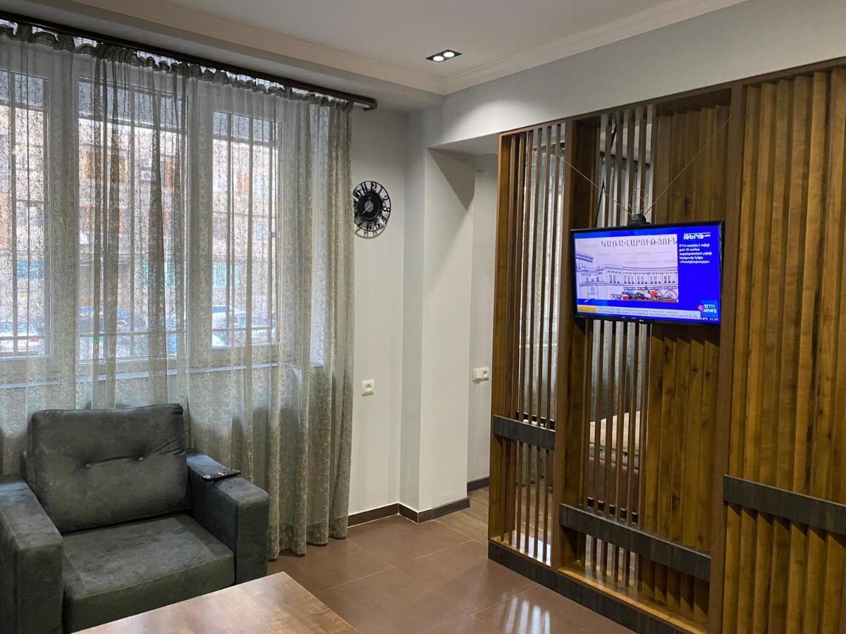 One Central Apartment Yerevan Bagian luar foto