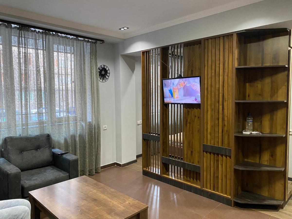 One Central Apartment Yerevan Bagian luar foto