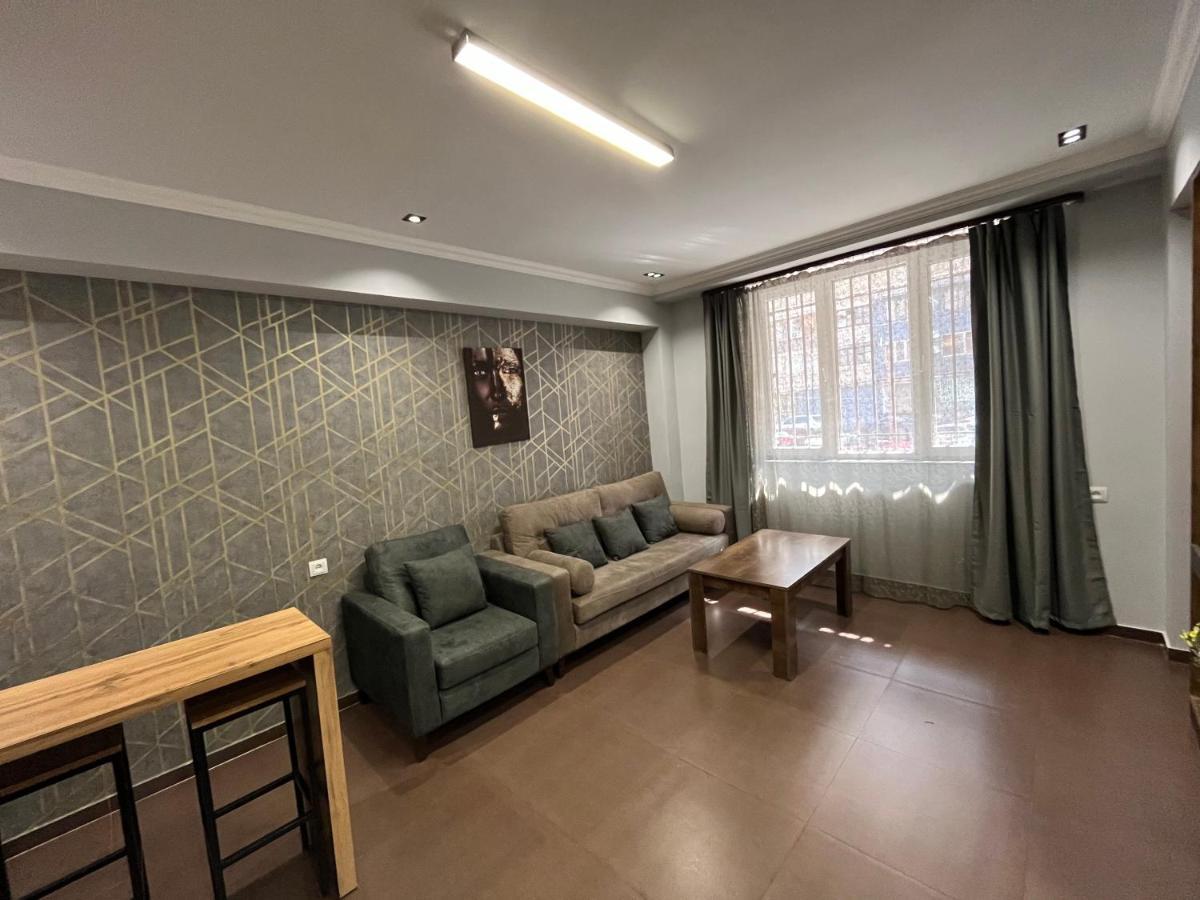 One Central Apartment Yerevan Bagian luar foto