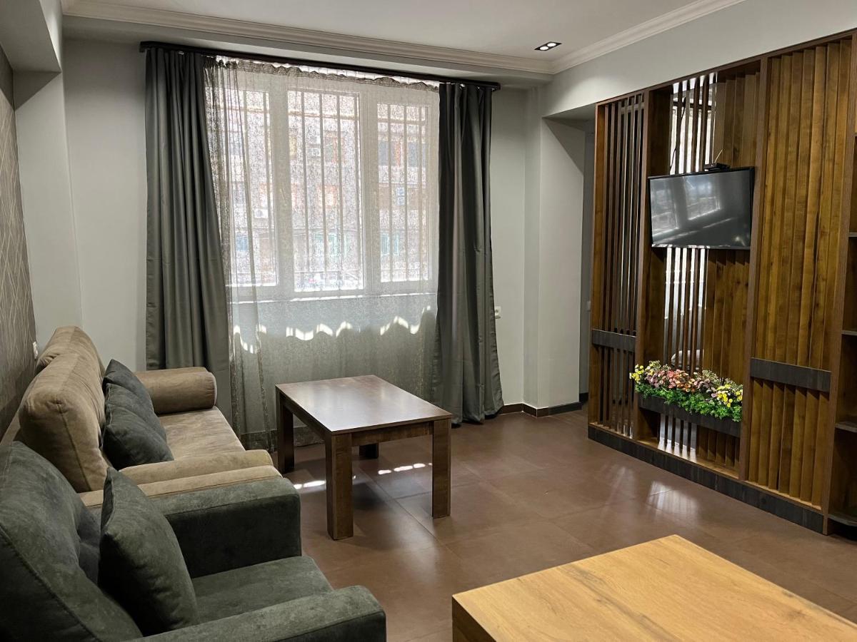One Central Apartment Yerevan Bagian luar foto